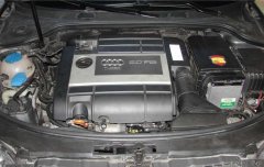 Zu sehen sind verbaute Komponenten der Autogas - Nachrüstung im Audi A3 TSFi